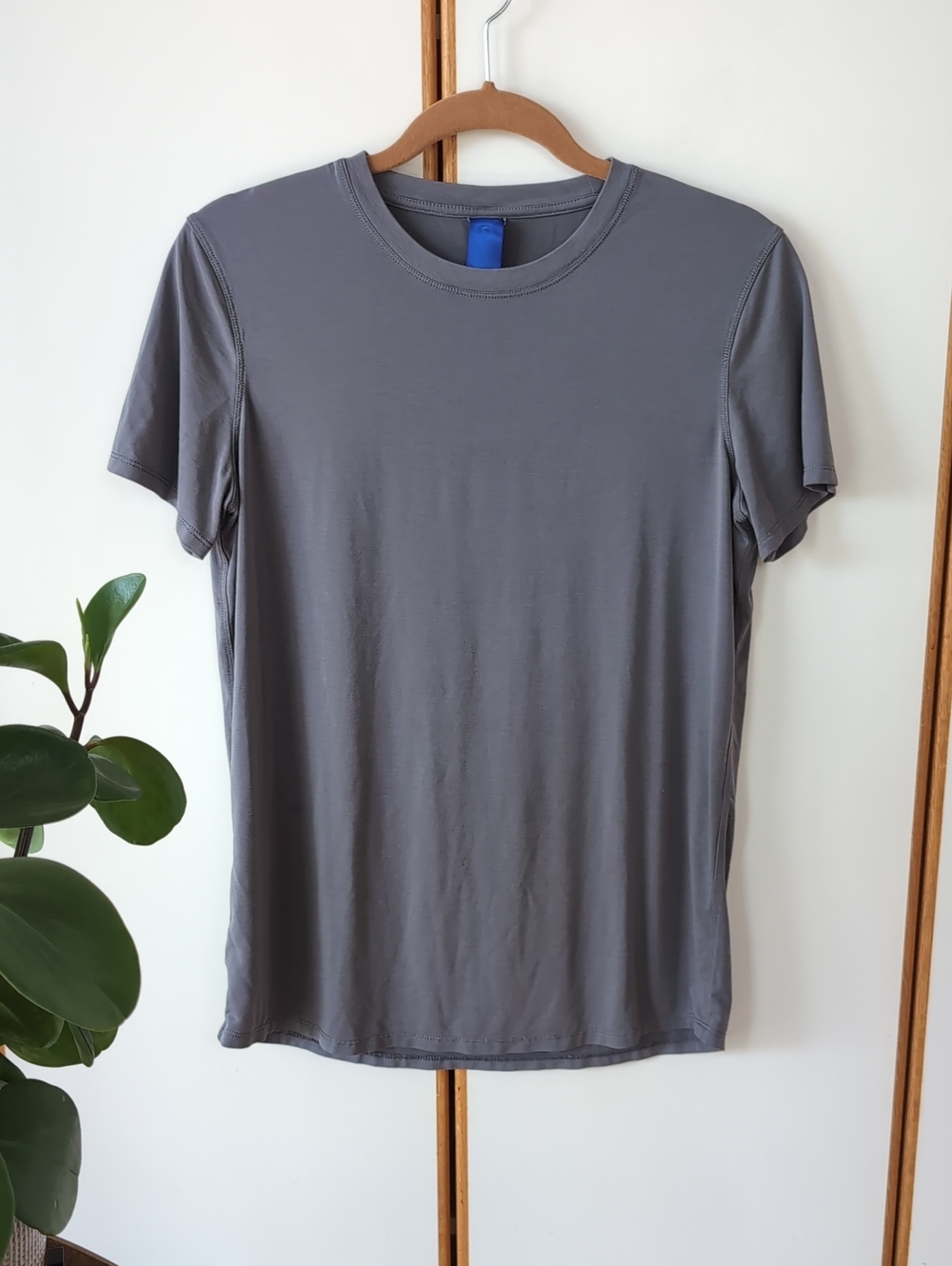 Kit and Ace Viscose Classic Crew Short Sleeve Tee M